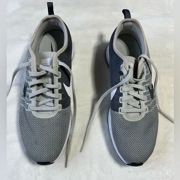 Women’s Nike Dualtone Racer - Picture 2 of 6